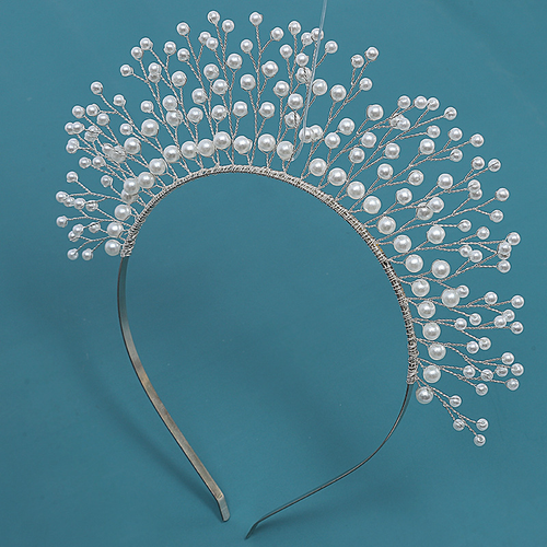 Exaggerated pearl standing crown