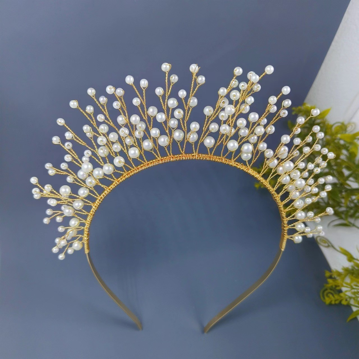 Exaggerated pearl standing crown